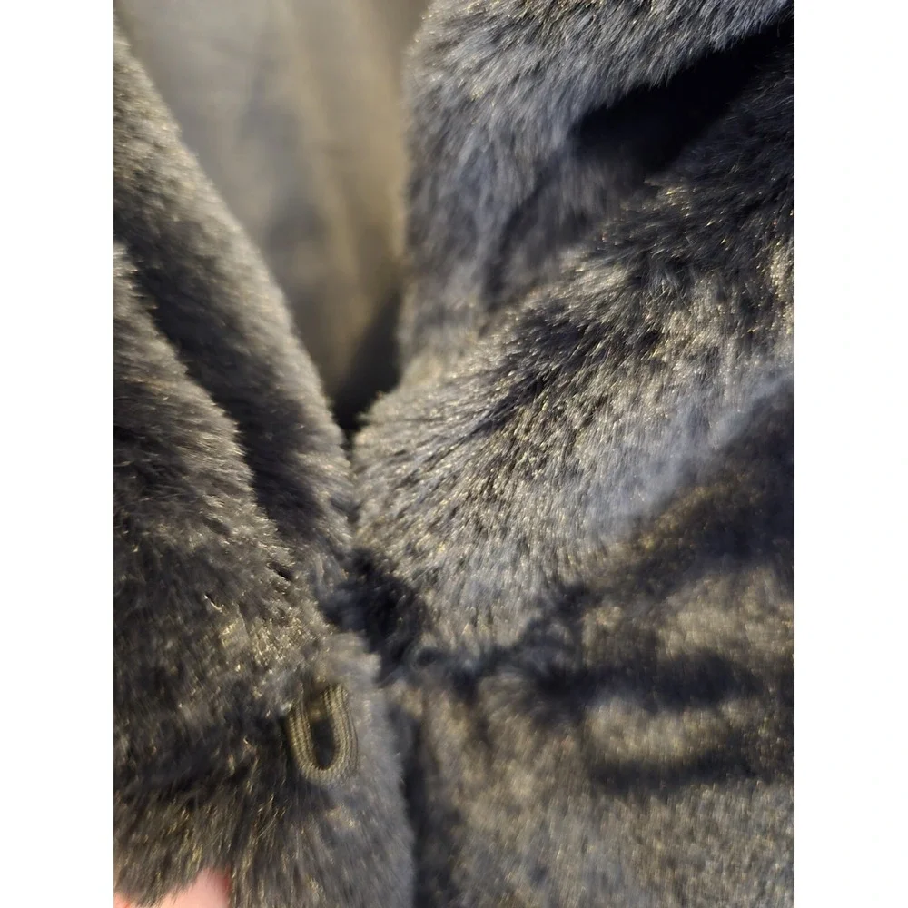 NWT Jolie and Joy Faux Fur Collared Shrug Bolero Long Sleeve Clasp Close Size M